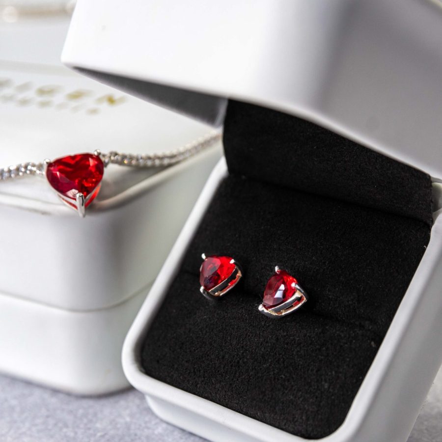 conjunto rojo con piedras rubi